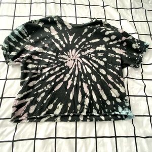 Graphic tee